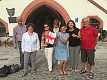 Als Bündnis haben wir die Unterschriften übergeben: Hans Schneider (BN), Anita Wagenhäuser (BN), Regina Hetterich (Grüne), Birgit Rottmann-Barth (LAMA), Manou Wahler (LAMA), Andrea Rauch (LAMA), Elmar Erhard (LAMA)